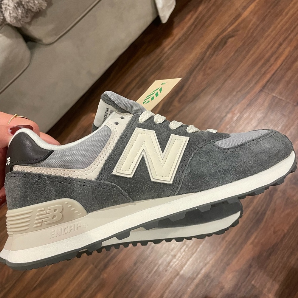 BRAND NEW NEW BALANCE 574